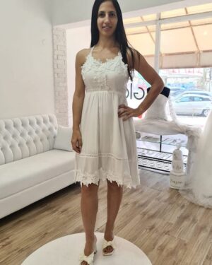 שמלה לבנה קצרה
